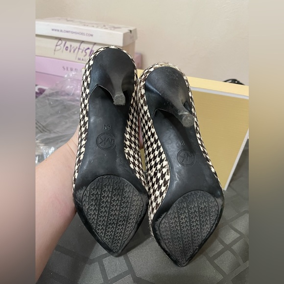Michael Michael Kors heels. Houndstooth print. - Picture 10 of 17